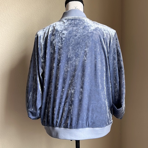 🧊 STYLISH BOMBER JACKET 🧊 - Picture 5 of 6